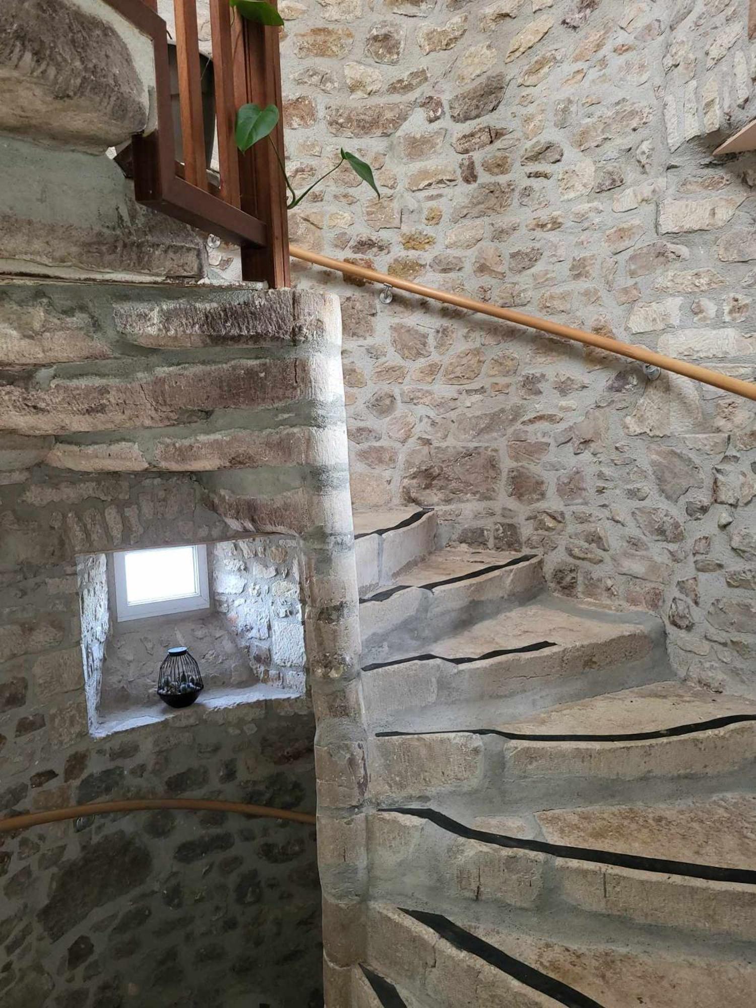 De La Vallee De La Douve Hotel